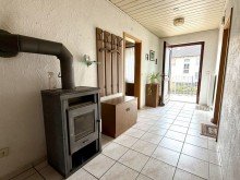 19 Einfamilienhaus mit gro�en Nebengeb�uden in Burghagel!