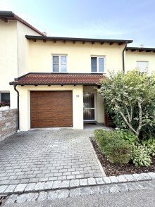1 Traumhaftes Reihenmittelhaus in 1a Lage von Bachhagel! PV-Anlage und Speicher inclusive !