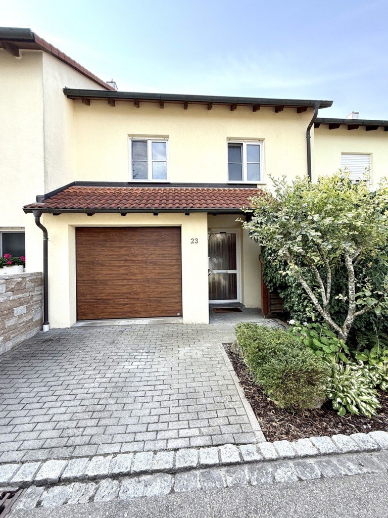 1 Bachhagel Haus Traumhaftes Reihenmittelhaus in 1a Lage von Bachhagel! PV-Anlage und Speicher inclusive !