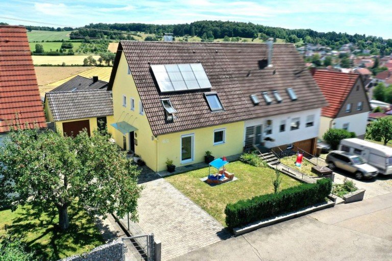 1 Dischingen Haus Tolle Doppelhaush�lfte mit einmaligem Ausblick in Dischingen !