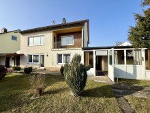 1 Ein- /Zweifamilienhaus in Traumlage von Lauingen! Gro�es Grundst�ck, 2 Garagen u. vieles mehr!