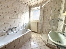 18 Familien und Pferdeliebhaber aufgepasst! Einfamilienhaus mit Stadel, Garagen und angrenzender Wiese!
