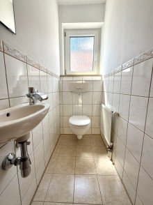 23 Gro�es Einfamilienhaus m. Nebengeb�uden in toller Lage von Holzheim-Weisingen!