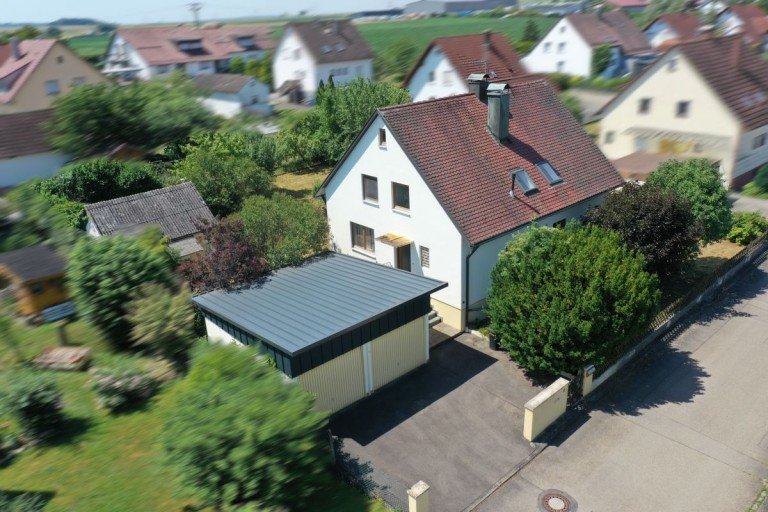 1 Landshausen Haus Traumhaftes Ein/- oder Zweifamilienhaus mit gro�em Grundst�ck, Doppelgarage u. Wohlf�hlgarten!