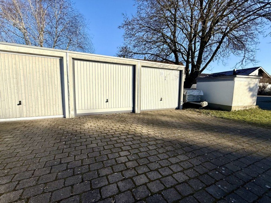 23 Doppelhaush�lfte B�chingen