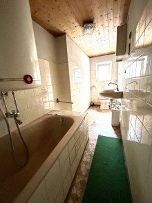 12 Kleines Einfamilienhaus mitten in H�chst�dt !