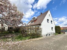 1 Attraktive Doppelhaush�lfte m. Nebengeb�uden auf rund 1100m2 Grundst�ck in Lauingen!
