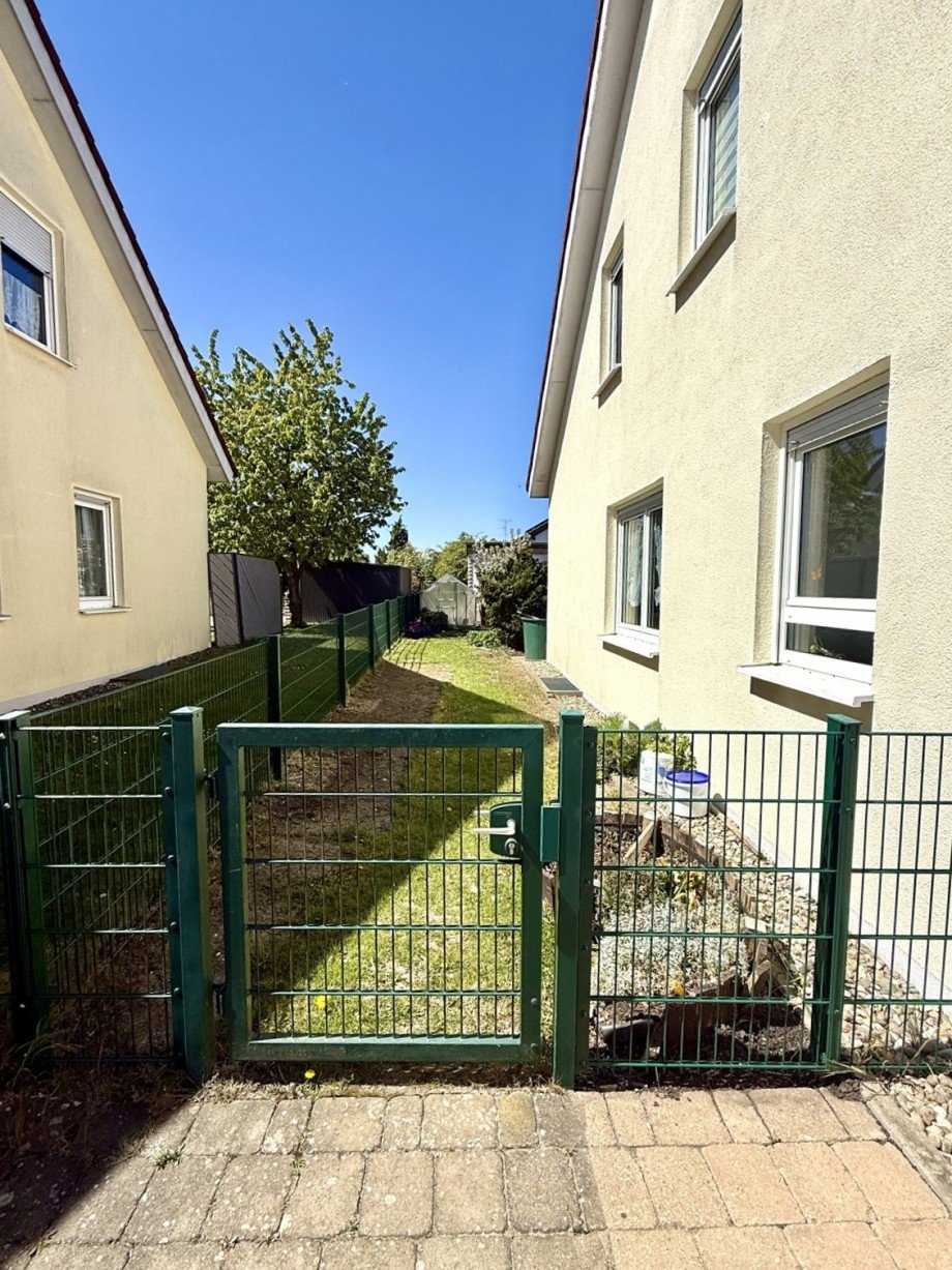 4 Doppelhaush�lfte B�chingen