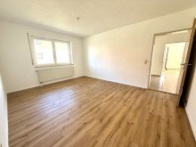 22 Gro�es Einfamilienhaus m. Nebengeb�uden in toller Lage von Holzheim-Weisingen!
