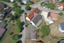 4 Ehemalige Hofstelle mit gro�em Wohnhaus u. Nebengeb�uden! Optional mit Garagen und Weideland !