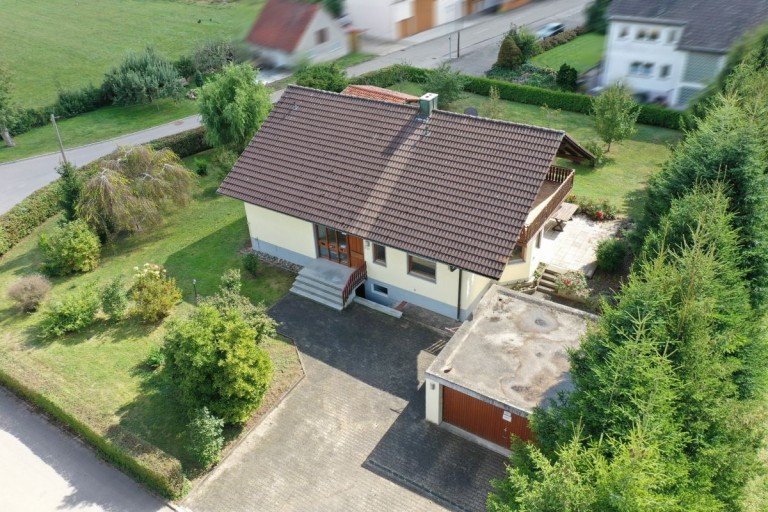 1 Neresheim Haus Traumhaft gelgenes Ein- oder Zweifamilienhaus in Neresheim OT mit XXL Grundst�ck !!!
