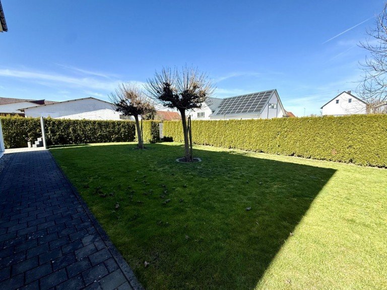 1 Weisingen Doppelhaush�lfte Ideal f�r Kapitalanleger! Traumhafte DHH mit Garten und Doppelgarage in Holzheim-Weisingen!