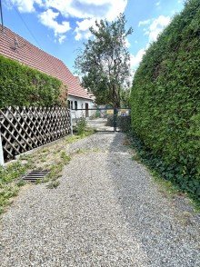 8 Kleines Einfamilienhaus mitten in H�chst�dt !