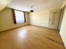 20 Familien und Pferdeliebhaber aufgepasst! Einfamilienhaus mit Stadel, Garagen und angrenzender Wiese!