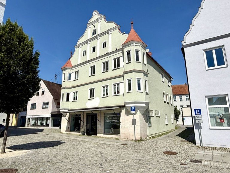 1 H�chst�dt Mehrfamilienhaus Wohn- u. Gesch�ftshaus direkt am Marktplatz von H�chst�dt! Absolute Best-Lage!