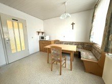 15 Familien und Pferdeliebhaber aufgepasst! Einfamilienhaus mit Stadel, Garagen und angrenzender Wiese!