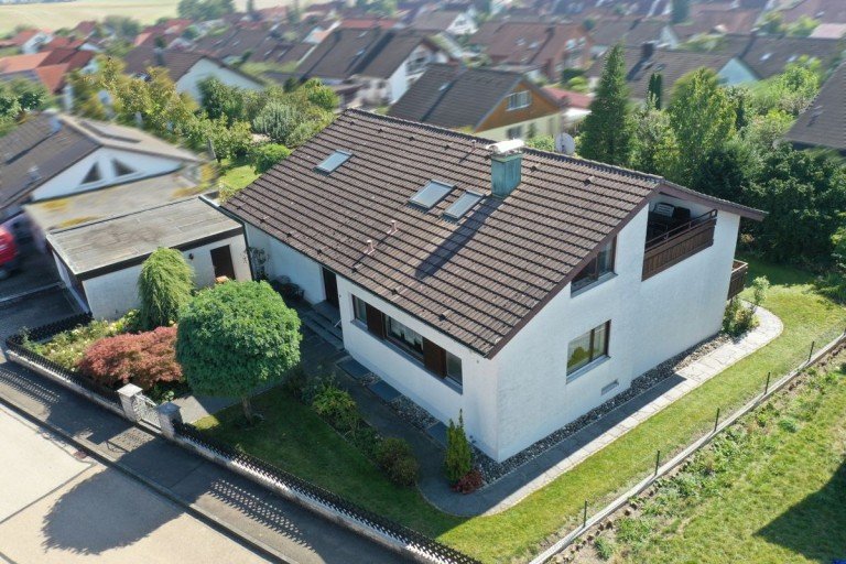 1 Bachhagel Haus Gro�familien und Kapitalanleger aufgepasst ! Wohnhaus mit 3 Wohneinheiten in Top-Lage !!!