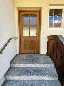 18 Gro�es Einfamilienhaus m. Nebengeb�uden in toller Lage von Holzheim-Weisingen!