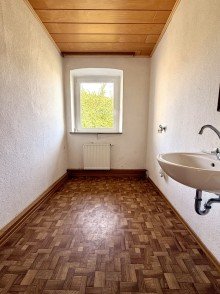 21 Volltreffer! Einfamilienhaus mit Garage, Garten u. Maschinenhalle in Bissingen OT!