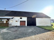 9 Familien und Pferdeliebhaber aufgepasst! Einfamilienhaus mit Stadel, Garagen und angrenzender Wiese!