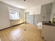 24 Gro�es Einfamilienhaus m. Nebengeb�uden in toller Lage von Holzheim-Weisingen!