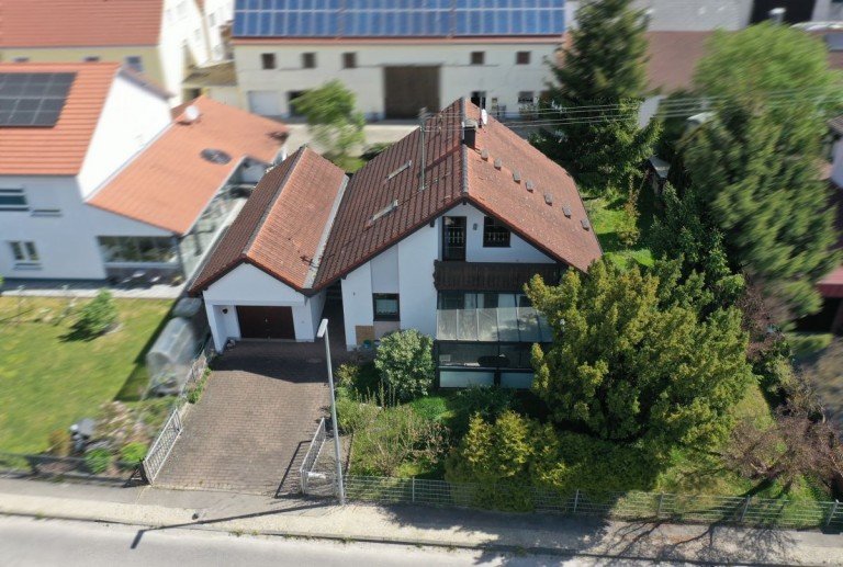 1 Binswangen Einfamilienhaus Attraktives Einfamilienhaus mit Garten u. Garage nahe Wertingen! Ideal f�r Augsburg Pendler!