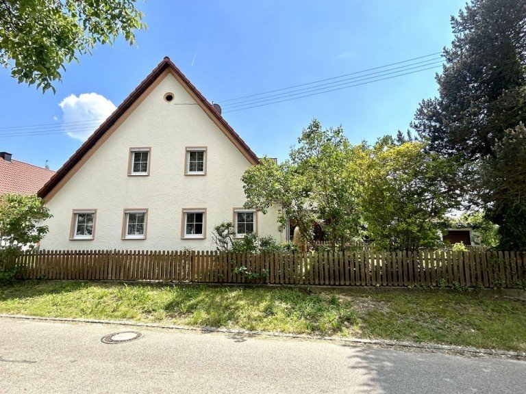 1 Unterliezheim Einfamilienhaus L�ndliches Einfamilienhaus mit Stadel u. Weideland !!!