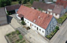 1 Einfamilienhaus mit gro�en Nebengeb�uden in Burghagel!