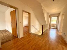 25 Gro�es Einfamilienhaus m. Nebengeb�uden in toller Lage von Holzheim-Weisingen!
