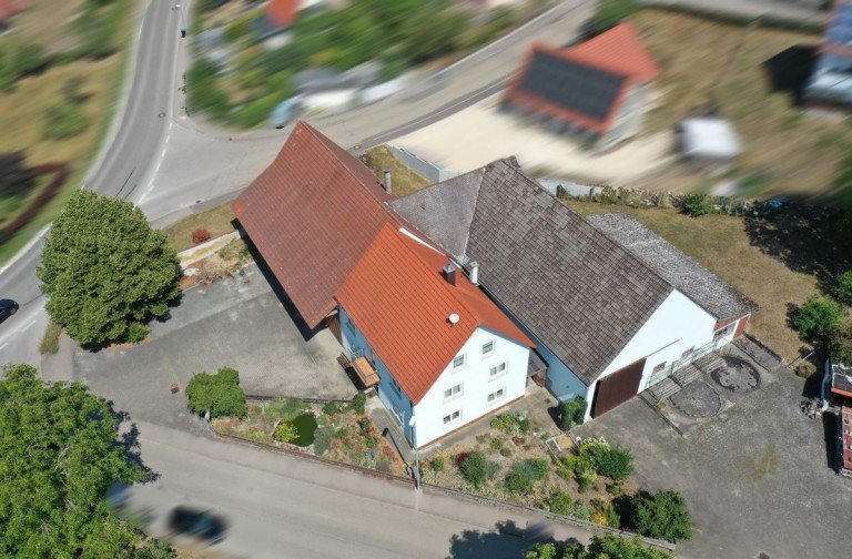 1 Ballmertshofen Bauernhaus Ehemalige Hofstelle mit gro�em Wohnhaus u. Nebengeb�uden! Optional mit Garagen und Weideland !
