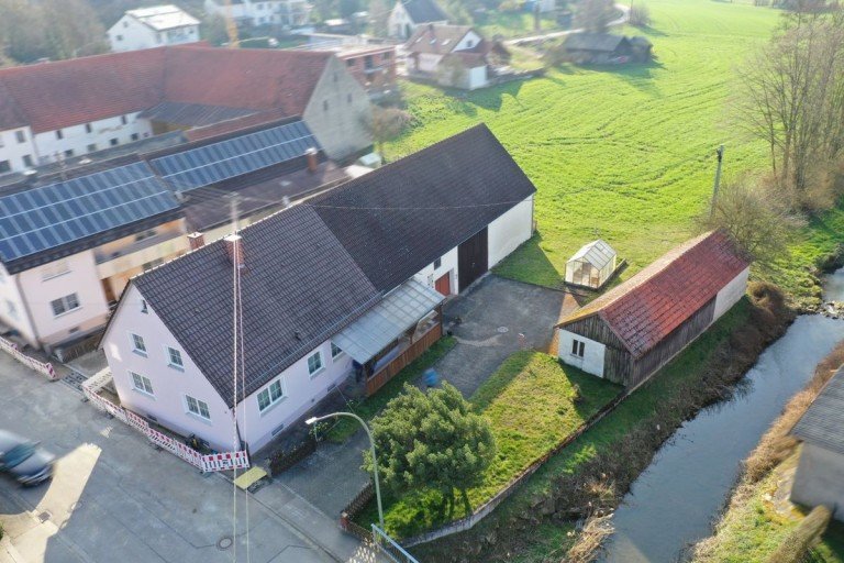1 Finningen Bauernhaus Familien und Pferdeliebhaber aufgepasst! Einfamilienhaus mit Stadel, Garagen und angrenzender Wiese!