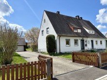 2 Attraktive Doppelhaush�lfte m. Nebengeb�uden auf rund 1100m2 Grundst�ck in Lauingen!