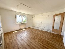 20 Gro�es Einfamilienhaus m. Nebengeb�uden in toller Lage von Holzheim-Weisingen!