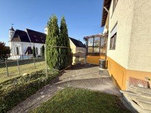 9 Variables Ein- bzw. Zweifamilienhaus in leichter S�dhanglage von Haunsheim!