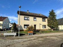 2 Rohdiamant sucht Familie! Attraktives Haus mit gro�em Grundst�ck in toller Lage von Eglingen !