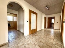 10 ! Bungalowartiges Ein- oder Zweifamilienhaus mit Ausbaureserve in Lutzingen!