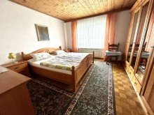 12 Ab ins Familiengl�ck ! Ein-/Zweifamilienhaus mit 3 Garagen in exclusiver Lage !